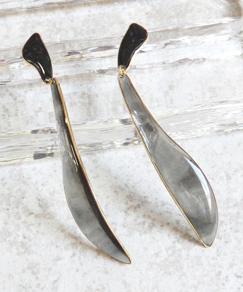 The Rule(ザルール)の「The Rule ザルール:Veronica pierced earring:リーフ型 ベロニカピアス(ピアス(両耳用)・レディース・ブラック/ベージュ/レッド/ゴールド/グリーン・FREE)」の2枚目の写真