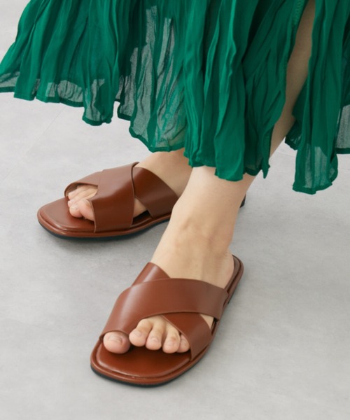 mebole(メボレ)の「クロストングフラットサンダル(サンダル・レディース・ホワイト/ブラック/ブラウン・SMALL/MEDIUM/LARGE)」の5枚目の写真