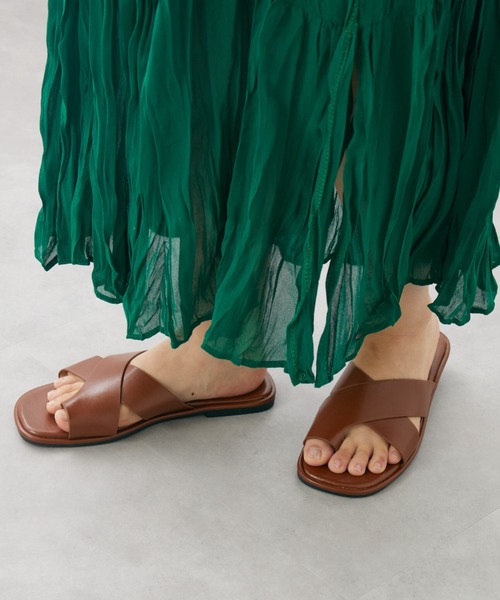 mebole(メボレ)の「クロストングフラットサンダル(サンダル・レディース・ホワイト/ブラック/ブラウン・SMALL/MEDIUM/LARGE)」の6枚目の写真