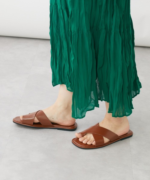 mebole(メボレ)の「クロストングフラットサンダル(サンダル・レディース・ホワイト/ブラック/ブラウン・SMALL/MEDIUM/LARGE)」の7枚目の写真