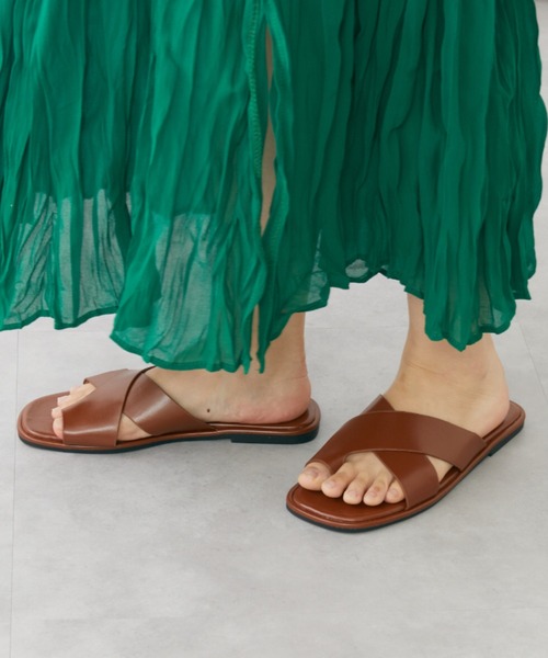 mebole(メボレ)の「クロストングフラットサンダル(サンダル・レディース・ホワイト/ブラック/ブラウン・SMALL/MEDIUM/LARGE)」の8枚目の写真