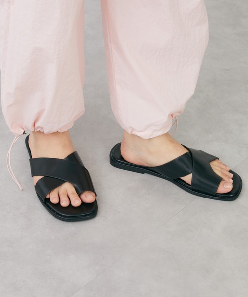 mebole(メボレ)の「クロストングフラットサンダル(サンダル・レディース・ホワイト/ブラック/ブラウン・SMALL/MEDIUM/LARGE)」の20枚目の写真