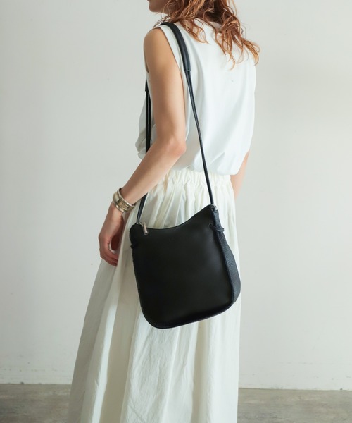 NOMBRE IMPAIR(ノンブルアンペール)の「【BEAURE】 1ショルダースクエアライクBAG(ショルダーバッグ・レディース・ブラック/グレー/シルバー・FREE)」の4枚目の写真