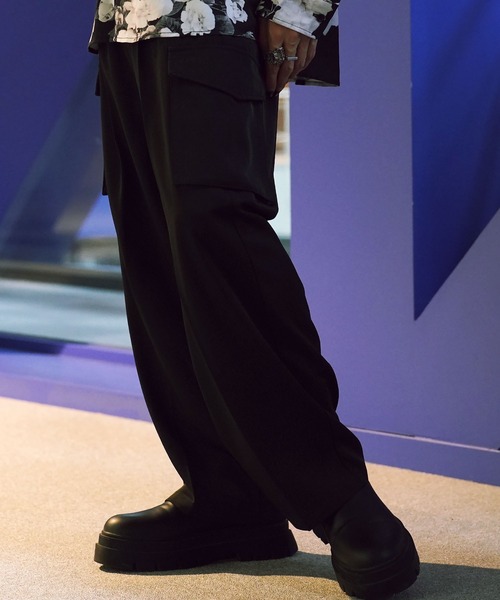 G.O.C（ジーオーシー）の「タック ワイド カーゴ トラウザー（カーゴパンツ・メンズ・オフホワイト/ブルー/ブラック・MEDIUM/LARGE）」の3枚目の写真