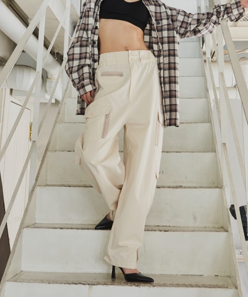 FIG&VIPER（フィグアンドバイパー）の「ミリタリーカーゴパンツ（カーゴパンツ・レディース・アイボリー・S/M）」の3枚目の写真