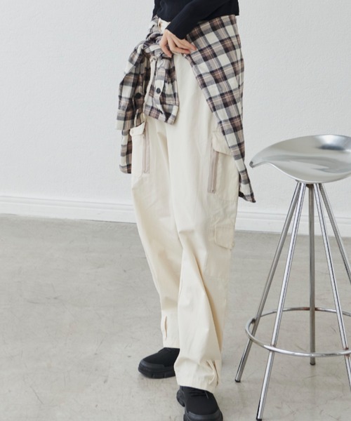 FIG&VIPER（フィグアンドバイパー）の「ミリタリーカーゴパンツ（カーゴパンツ・レディース・アイボリー・S/M）」の2枚目の写真