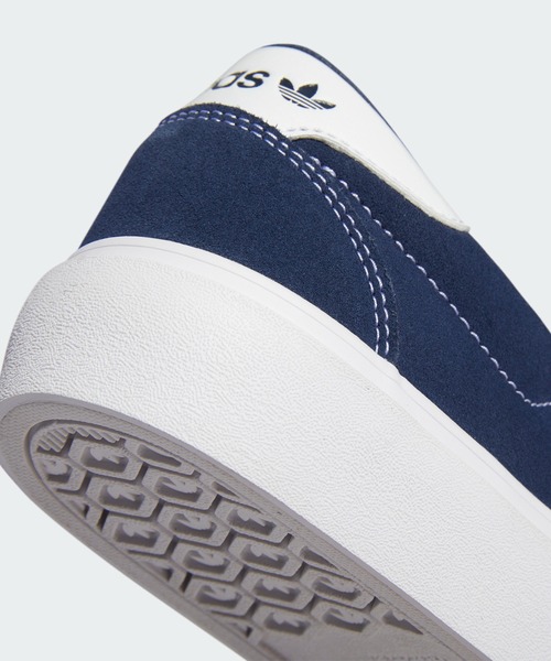 adidas（アディダス）の「コートラリー スリッポン / Court