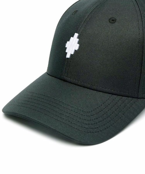 MARCELO BURLON（マルセロ・バーロン）の「【MARCELO BURLON】CROSS BASEBALL CAP（キャップ・メンズ・ブラック×ホワイト・F）」の4枚目の写真