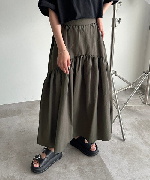 apres jour mignon（アプレジュールミニョン）の「ボリュームデザインスカート【ZOZOTOWN限定アイテム】（スカート・レディース・アイボリー/ベージュ/ブラック/その他/ブルー/チャコールグレー/ブルー系その他/ブラック系その他・MEDIUM/SMALL/X-LARGE）」の4枚目の写真