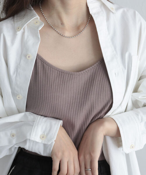 fredy emue（フレディエミュ）の「カップ付きキャミソール（キャミソール・レディース・オフホワイト/ブラウン/ブラック・38）」の4枚目の写真