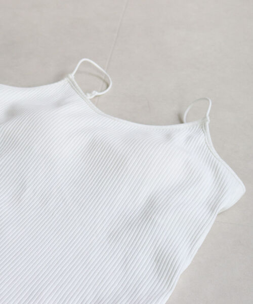 fredy emue（フレディエミュ）の「カップ付きキャミソール（キャミソール・レディース・オフホワイト/ブラウン/ブラック・38）」の8枚目の写真