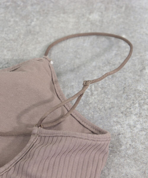 fredy emue（フレディエミュ）の「カップ付きキャミソール（キャミソール・レディース・オフホワイト/ブラウン/ブラック・38）」の9枚目の写真