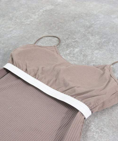 fredy emue（フレディエミュ）の「カップ付きキャミソール（キャミソール・レディース・オフホワイト/ブラウン/ブラック・38）」の13枚目の写真