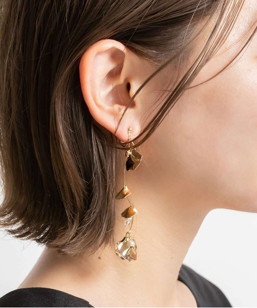 RANDA（ランダ）の「フラワーペタルイヤリング（イヤリング・レディース・ゴールド/シルバー・FREE）」の3枚目の写真