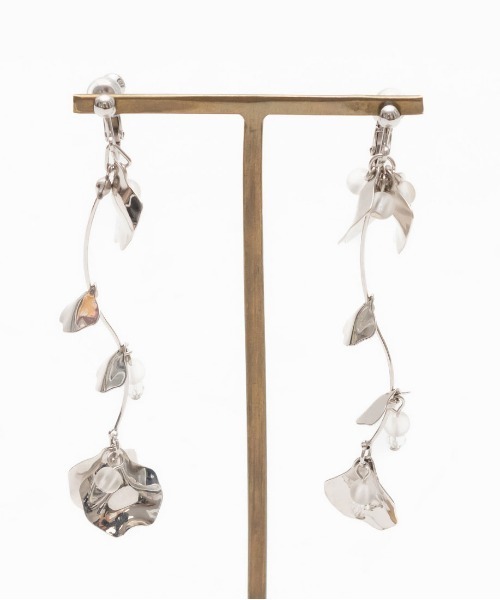 RANDA（ランダ）の「フラワーペタルイヤリング（イヤリング・レディース・ゴールド/シルバー・FREE）」の6枚目の写真