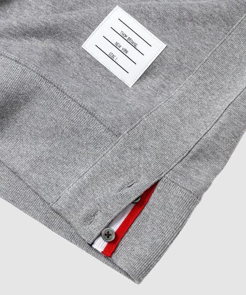 THOM BROWNE（トムブラウン）の「CLASSIC SWEATSHIRT WITH ENGINEERED 4 BAR SLEEVE IN CLASSIC LOOP BACK（スウェット・メンズ・ライトグレー/ネイビー・0/1/2）」の6枚目の写真