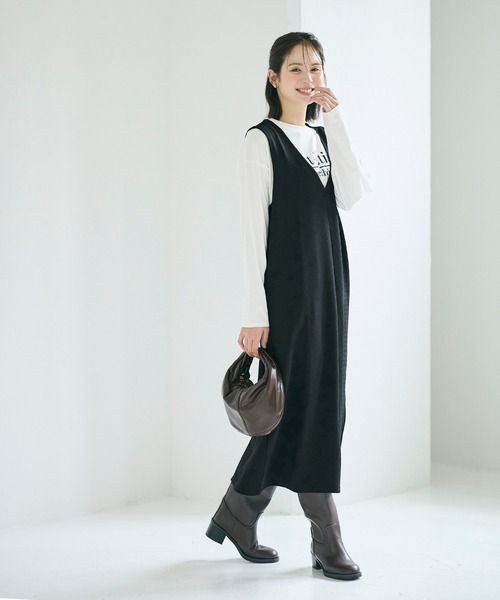 エンボス加工Vネックワンピース（ジャンパースカート）｜coca