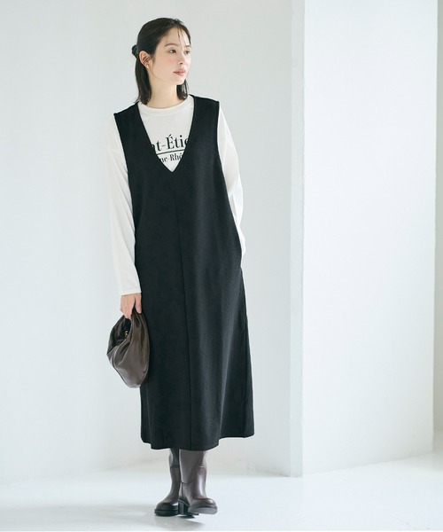 coca（coca）（コカ）の「エンボス加工Vネックワンピース（ジャンパースカート・レディース・ブラック・ONE SIZE）」の3枚目の写真
