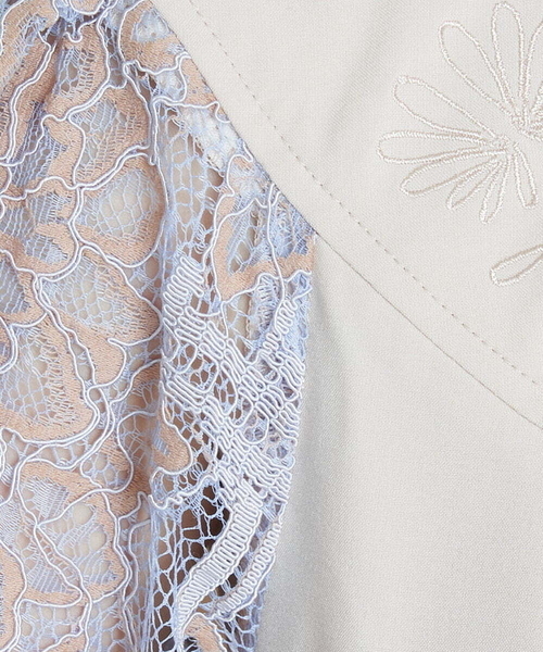 A de a.v.v（アードアー・ヴェ・ヴェ）の「刺繍入りケミカルレースオフショルダーワンピース（ドレス・レディース・ベージュ/ブラック・36/38）」の18枚目の写真