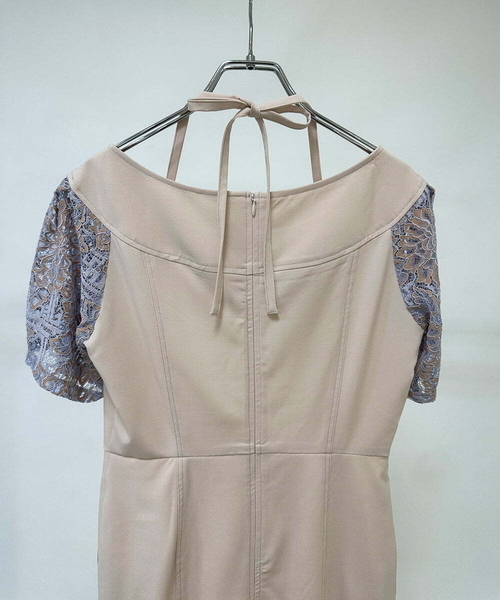 A de a.v.v（アードアー・ヴェ・ヴェ）の「刺繍入りケミカルレースオフショルダーワンピース（ドレス・レディース・ベージュ/ブラック・36/38）」の21枚目の写真