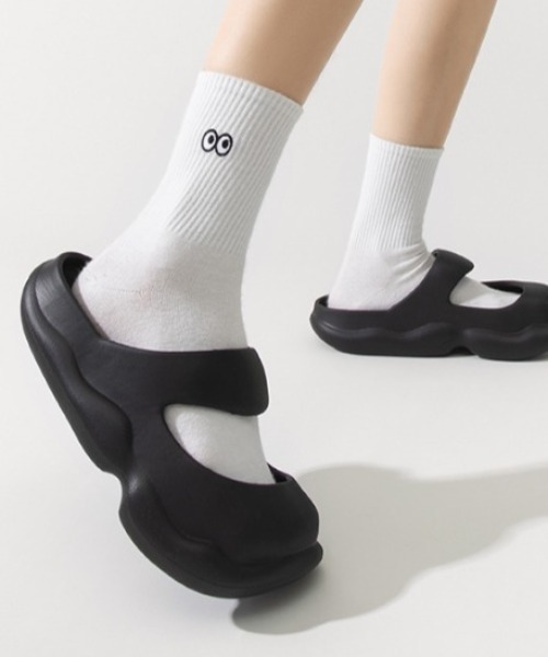 Vipoa（ヴィポア）の「チャンキーソールサンダル（サンダル・レディース・ホワイト/ピンク/ブラック・SMALL/MEDIUM/LARGE）」の4枚目の写真