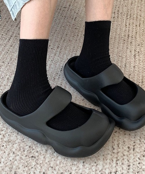 Vipoa（ヴィポア）の「チャンキーソールサンダル（サンダル・レディース・ホワイト/ピンク/ブラック・SMALL/MEDIUM/LARGE）」の7枚目の写真