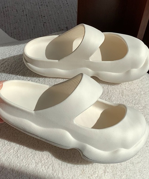 Vipoa（ヴィポア）の「チャンキーソールサンダル（サンダル・レディース・ホワイト/ピンク/ブラック・SMALL/MEDIUM/LARGE）」の10枚目の写真