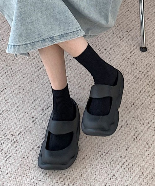 Vipoa（ヴィポア）の「チャンキーソールサンダル（サンダル・レディース・ホワイト/ピンク/ブラック・SMALL/MEDIUM/LARGE）」の5枚目の写真