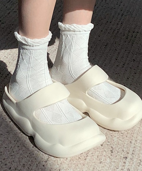 Vipoa（ヴィポア）の「チャンキーソールサンダル（サンダル・レディース・ホワイト/ピンク/ブラック・SMALL/MEDIUM/LARGE）」の11枚目の写真