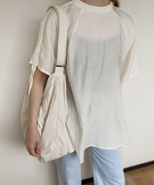 Reurie'(レウリィ)の「【ZOZO限定】ナイロンショルダーバッグ / トライアングル アイボリー ブラック 大容量(ショルダーバッグ・レディース・ブラック/アイボリー・FREE)」の17枚目の写真