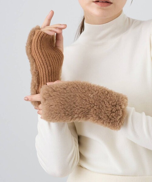 ANAYI(アナイ)の「ボアコンビニットグローブ(手袋・レディース・チャコールグレー/キャメル・FREE)」の15枚目の写真