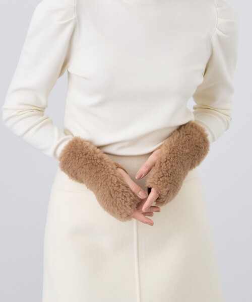 ANAYI(アナイ)の「ボアコンビニットグローブ(手袋・レディース・チャコールグレー/キャメル・FREE)」の13枚目の写真