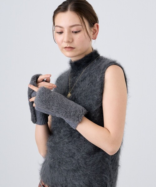 ANAYI(アナイ)の「ボアコンビニットグローブ(手袋・レディース・チャコールグレー/キャメル・FREE)」の14枚目の写真