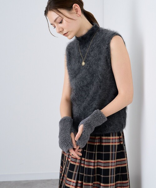 ANAYI(アナイ)の「ボアコンビニットグローブ(手袋・レディース・チャコールグレー/キャメル・FREE)」の6枚目の写真