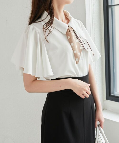 MAJESTIC LEGON（マジェスティックレゴン）の「スカーフリボンセットシャツ（シャツ/ブラウス・レディース・ブラック/オフホワイト/ホワイト系その他・MEDIUM）」の2枚目の写真