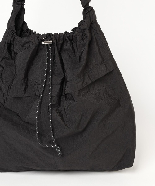 niko and...(ニコアンド)の「オリジナルドロストショルダーバッグ(ショルダーバッグ・レディース・ブルー/アイボリー/ブラック・0)」の6枚目の写真