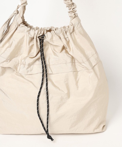 niko and...(ニコアンド)の「オリジナルドロストショルダーバッグ(ショルダーバッグ・レディース・ブルー/アイボリー/ブラック・0)」の7枚目の写真