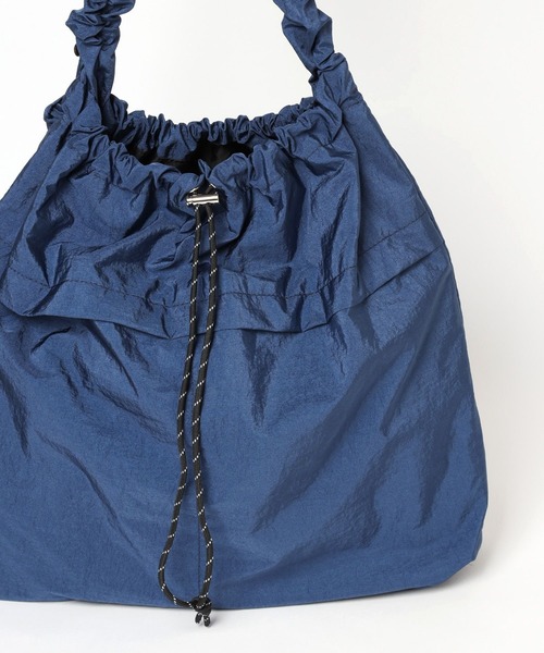 niko and...(ニコアンド)の「オリジナルドロストショルダーバッグ(ショルダーバッグ・レディース・ブルー/アイボリー/ブラック・0)」の8枚目の写真