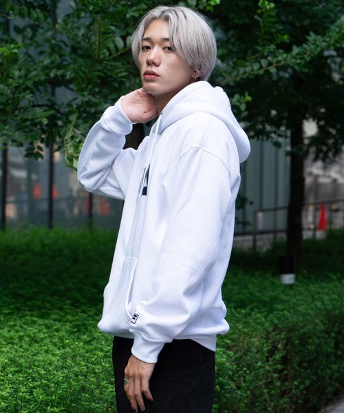 FILA(フィラ)の「【FILA/フィラ】デカロゴプリント 裏起毛フーディー プルパーカー(パーカー・メンズ・ホワイト/ブラック/杢グレー/ネイビー・MEDIUM/LARGE/X-LARGE)」の16枚目の写真