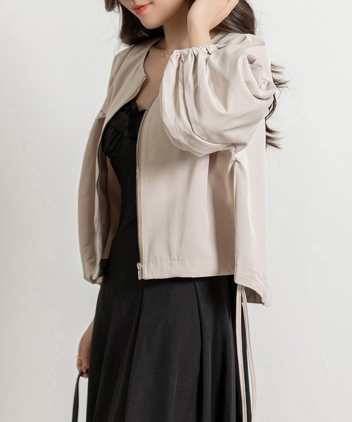 DAY CLOSET（デイ クローゼット）の「【ショート丈/シルエットが変わる紐付き】長袖ノーカラーバルーンスリーブブルゾン レディース（ブルゾン・レディース・アイボリー/ブラック/ブラウン/ネイビー/カーキ・ONE SIZE）」の8枚目の写真