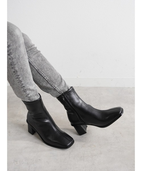 Fabby fabby(ファビィーファビィー)の「ストレッチ共ヒールショートブーツ(ブーツ・レディース・ベージュ/ブラック・SMALL/MEDIUM/LARGE)」の4枚目の写真