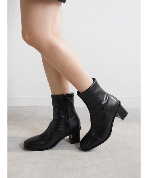 Fabby fabby(ファビィーファビィー)の「ストレッチ共ヒールショートブーツ(ブーツ・レディース・ベージュ/ブラック・SMALL/MEDIUM/LARGE)」の7枚目の写真
