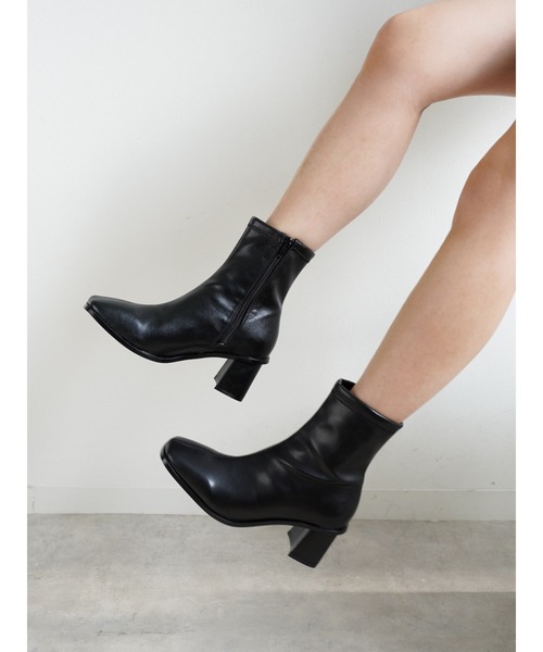 Fabby fabby(ファビィーファビィー)の「ストレッチ共ヒールショートブーツ(ブーツ・レディース・ベージュ/ブラック・SMALL/MEDIUM/LARGE)」の8枚目の写真