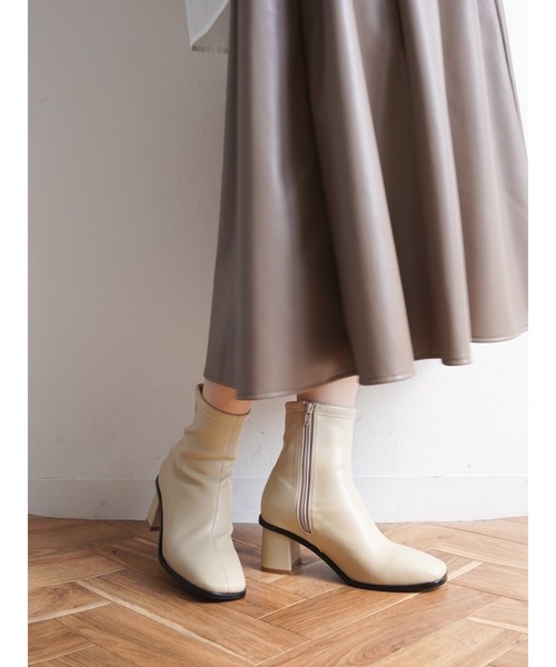 Fabby fabby(ファビィーファビィー)の「ストレッチ共ヒールショートブーツ(ブーツ・レディース・ベージュ/ブラック・SMALL/MEDIUM/LARGE)」の15枚目の写真