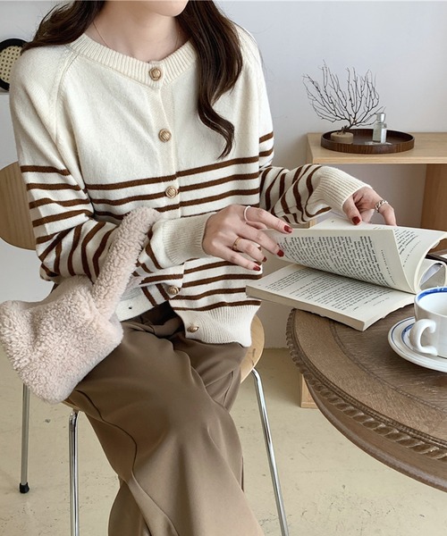 MILAE(ミレ)の「ボーダー柄ニットカーディガン(カーディガン/ボレロ・レディース・ブラウン/ネイビー/カーキ・FREE)」の14枚目の写真