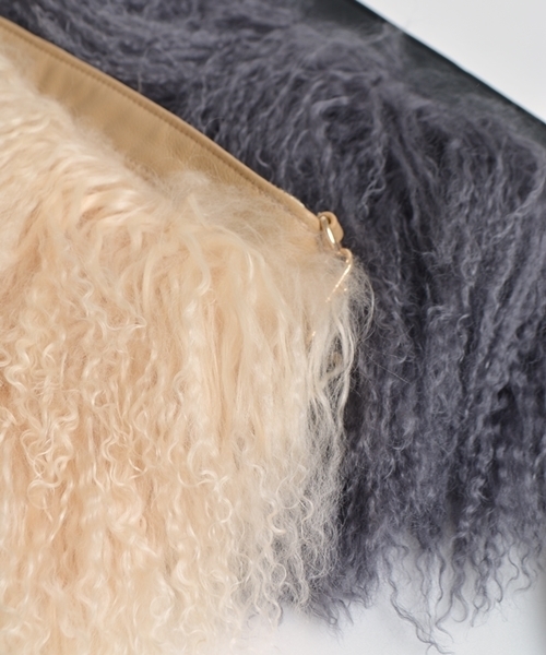 SHIPS for women（シップスフォーウィメン）の「ファー2WAYクラッチ◇（クラッチバッグ・レディース・チャコールグレー/ベージュ・ONE SIZE）」の5枚目の写真