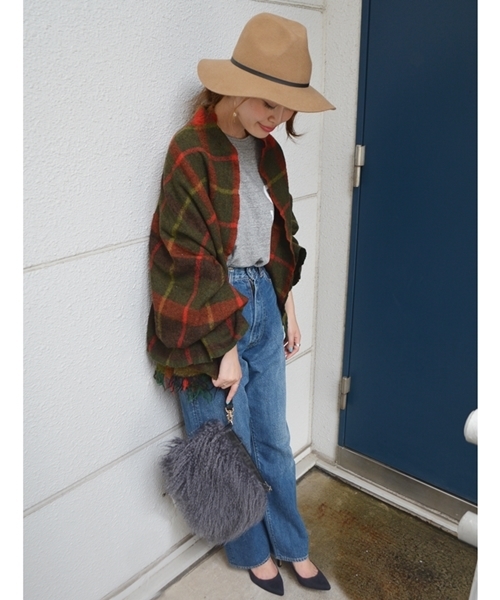 SHIPS for women（シップスフォーウィメン）の「ファー2WAYクラッチ◇（クラッチバッグ・レディース・チャコールグレー/ベージュ・ONE SIZE）」の6枚目の写真