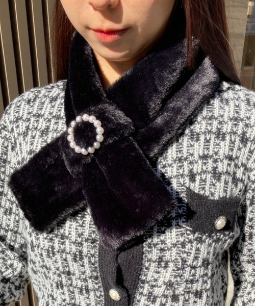 ｔｏｌｅｎｅ（トレネ）の「パール付きフェイクファーティペット（マフラー・レディース・ホワイト/ライトグレー/ブラック・ONE SIZE）」の12枚目の写真