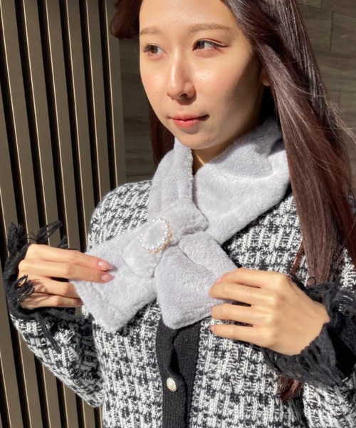 ｔｏｌｅｎｅ（トレネ）の「パール付きフェイクファーティペット（マフラー・レディース・ホワイト/ライトグレー/ブラック・ONE SIZE）」の10枚目の写真