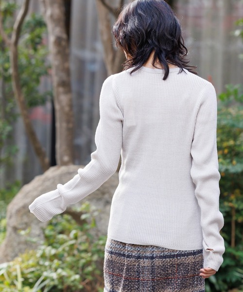 mili an deni(ミリアンデニ)の「ウォッシャブルリブニット指穴トップス(ニット/セーター・レディース・イエロー/カーキ/オフホワイト/ブラック/パープル/ライトベージュ・M)」の14枚目の写真